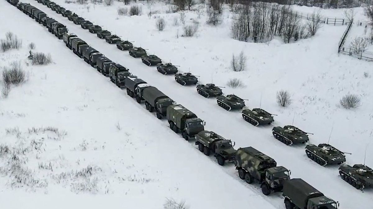 Fotky ukazují, jak do Kazachstánu dorazila cizí vojska